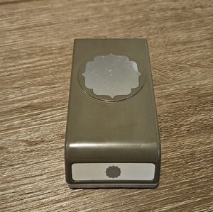 Stampin’ Up Bracket Label Punch